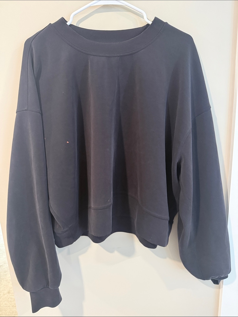 Lululemon Women's Black Crewneck Sweatshirt